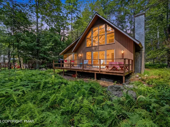 1521 Crestview Ln, Pocono Pines, PA 18350