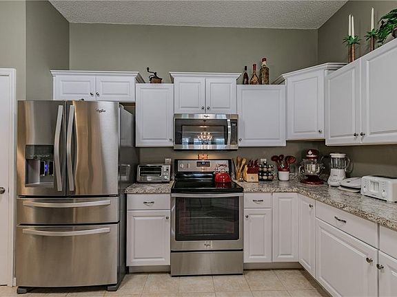 3rd image of 2455 New Haven Cir