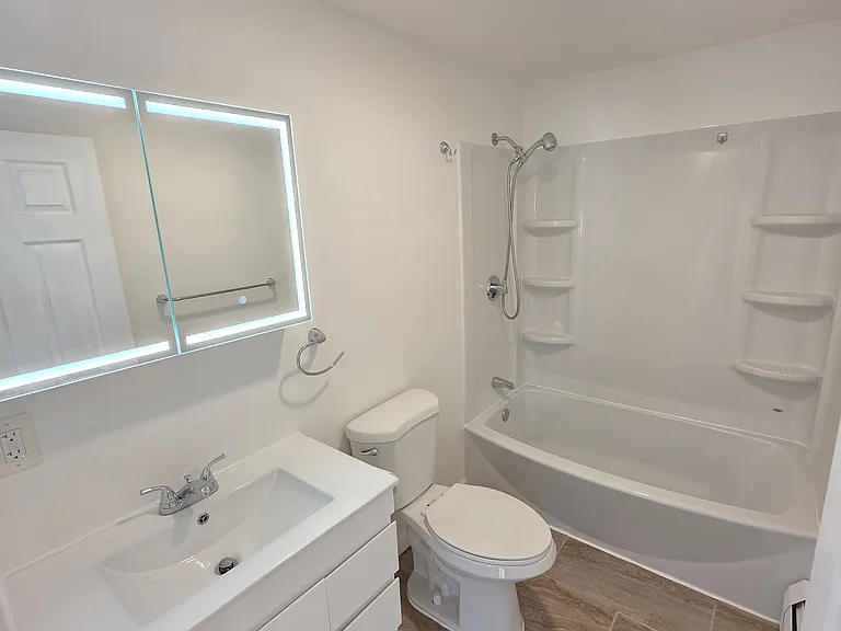  1 Samoset Ave 2b/1b Greatlocale! Garage! Laundry 1petok Spacious! — Photo 10