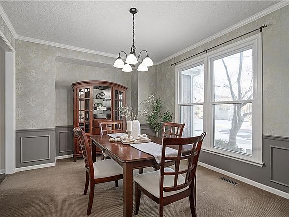 5th image of 12843 Flint St