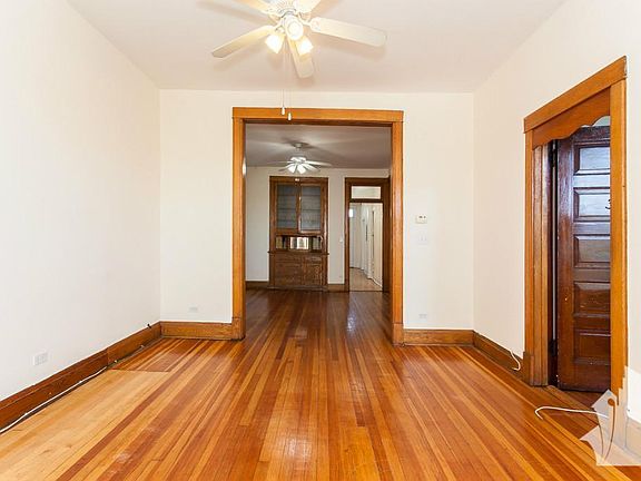 2nd image of 3350 N Kenmore Ave #Gdn5