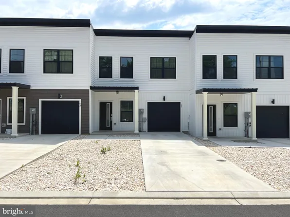 67 Dow St, Bunker Hill, WV 25413