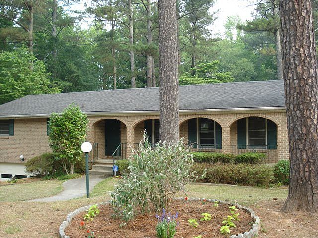 Beautifully Maintained 4 sided brick ranch home