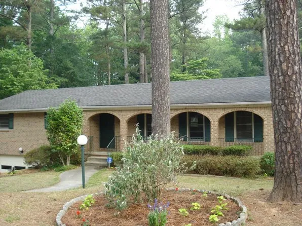 3974 Stoneview Cir, Stone Mountain, GA 30083