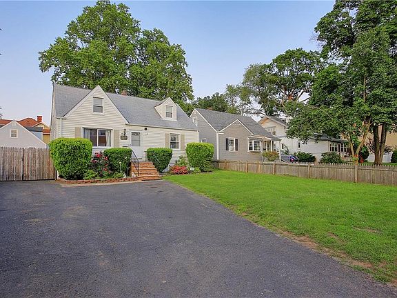 3rd image of 225 New Market Rd