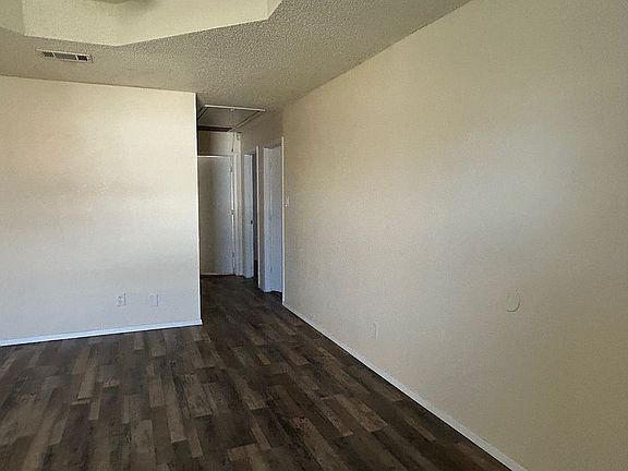 5th image of 420 Roosevelt Ave