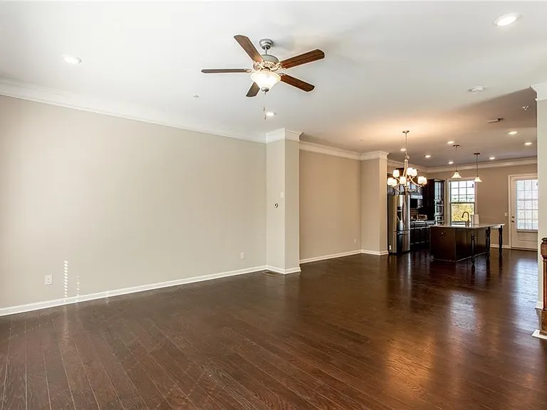 335 Beacons Pl — Photo 17