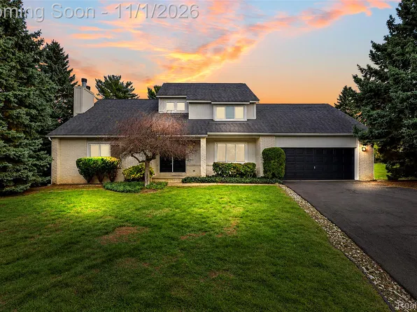 8613 Andorra Ct, White Lake, MI 48386