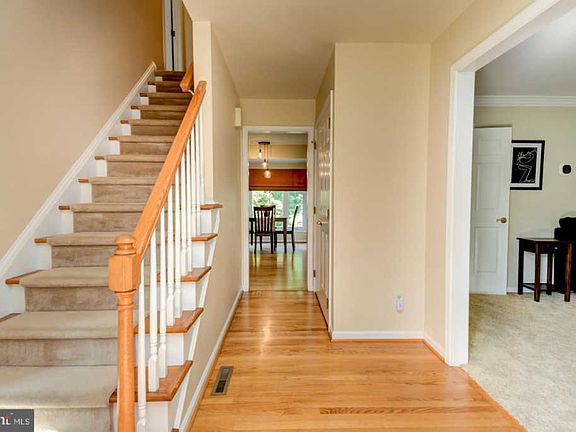 4th image of 1102 Red Oak Dr