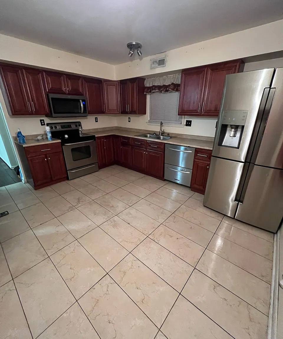 3 bed, 1.5 bath, 1310 sqft, $2,000 — Photo 1