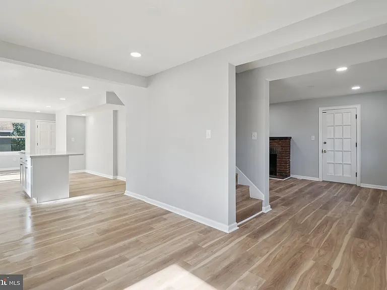 2500 S Eads St — Photo 9
