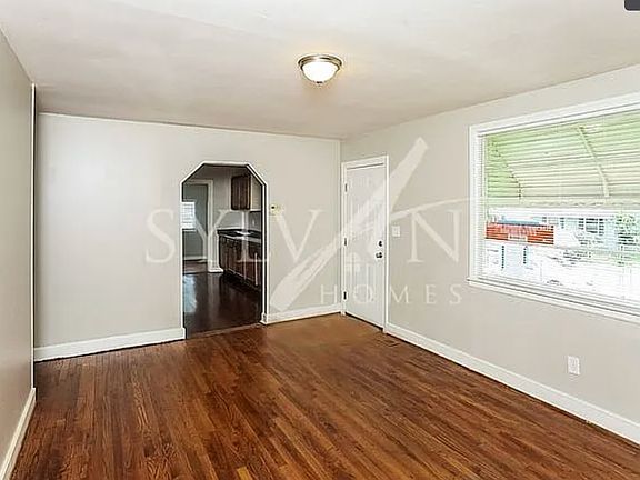 Livingroom to Kitchen