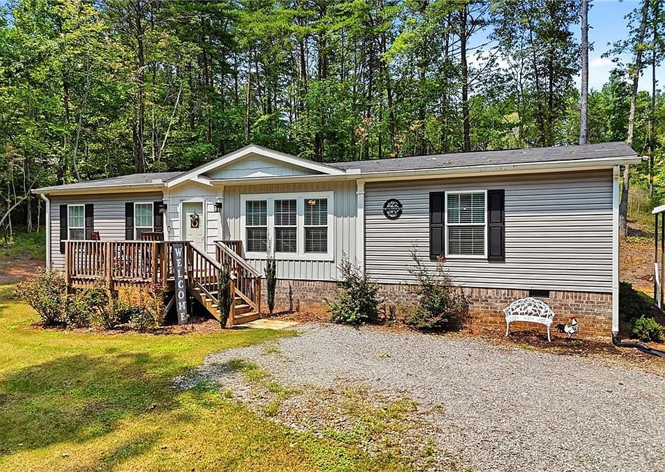 1st image of 82 Gregory Dr