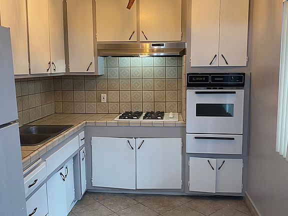 5th image of 2046 S Sherbourne Dr APT 1