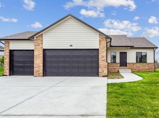 429 N Hidden Ln, Valley Center, KS 67147