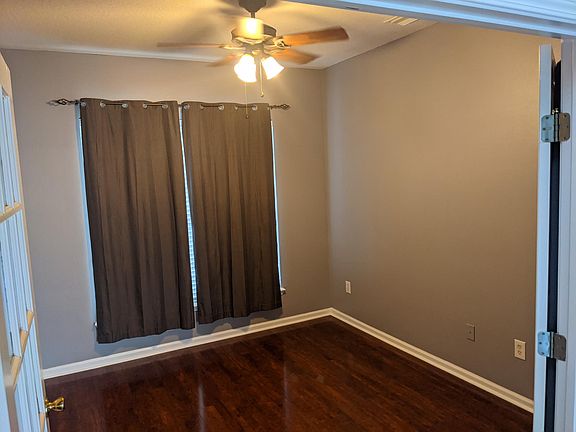 3rd image of 11170 Castlemain Cir W