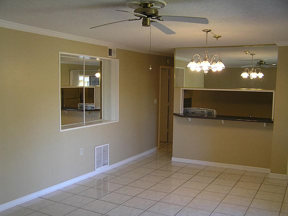 4th image of 401 Marshall Ct NW Unit 07