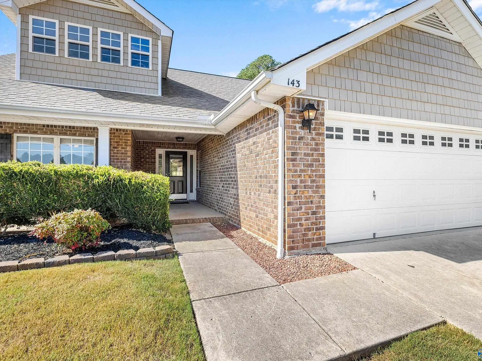 3 bed, 2.0 bath, 1658 sqft, $1,900 — Photo 2