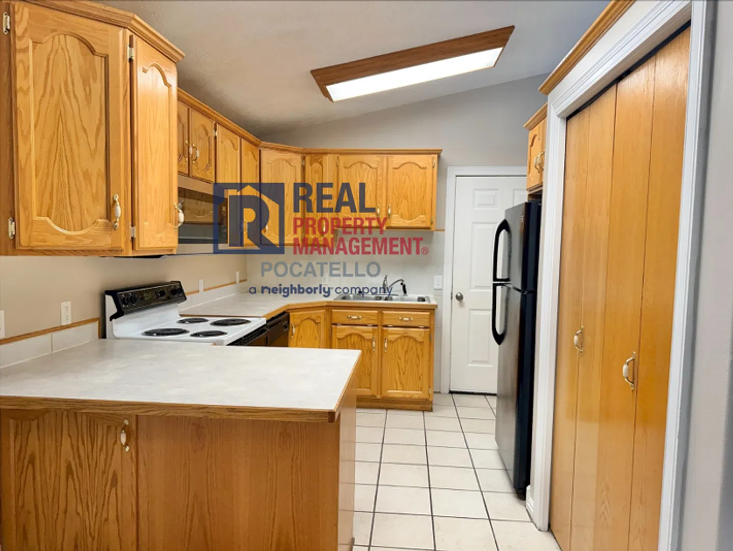 Beautiful 3 Bedroom 2 Bathroom Home - 1 Car Garage - Dog friendly — Photo 3