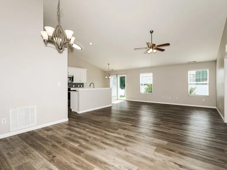 4557 Walcott Dr — Photo 4