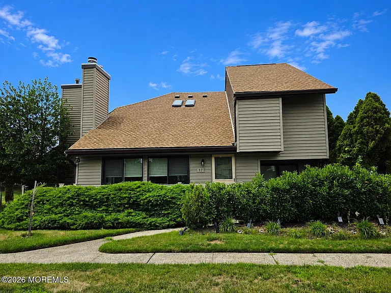 97 Cotswold Cir #2 — Photo 1