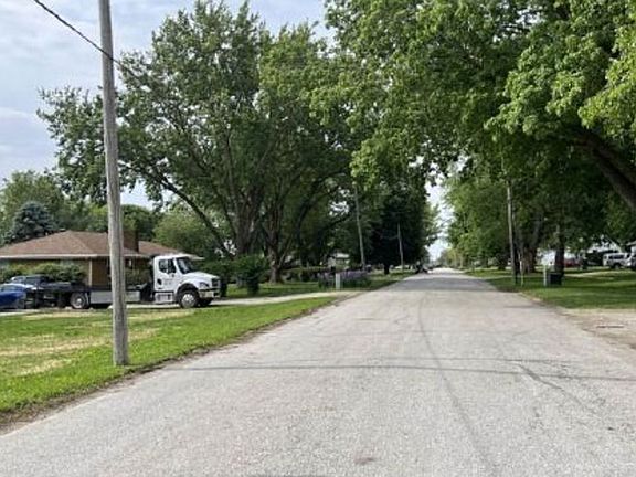 Exterior Neighborhood (street photo)