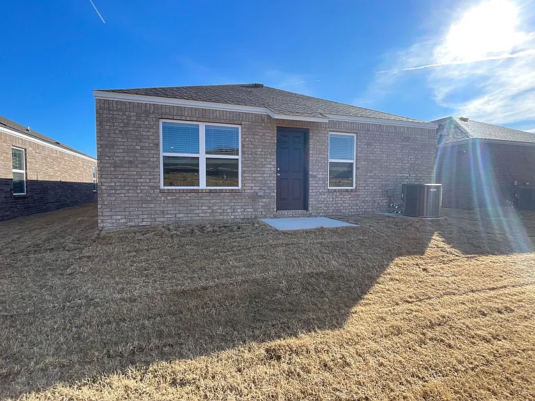 1742 Loveland St — Photo 14