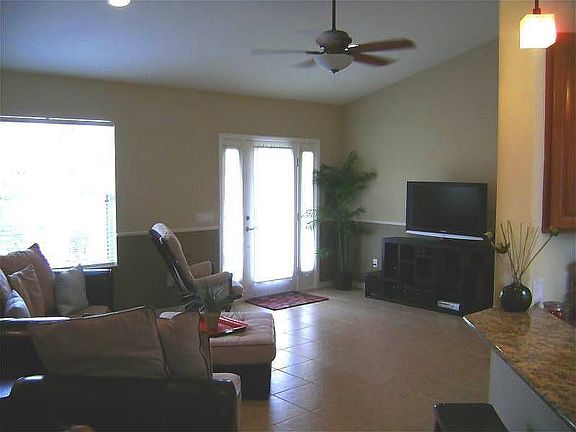 5th image of 216 Hibiscus St