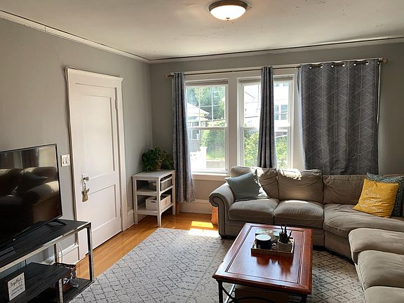 3rd image of 76 Marbury Ave
