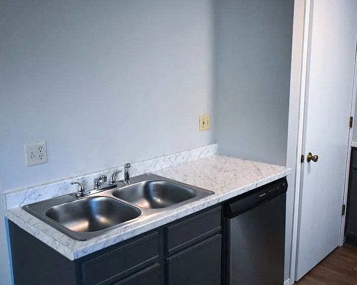 1024 E Walnut St — Photo 13