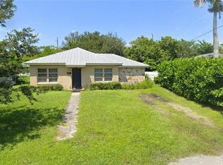 895 11th St N, Naples, FL 34102