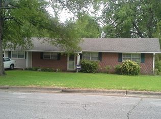 925 Eisenhower Dr, Tupelo, MS 38801