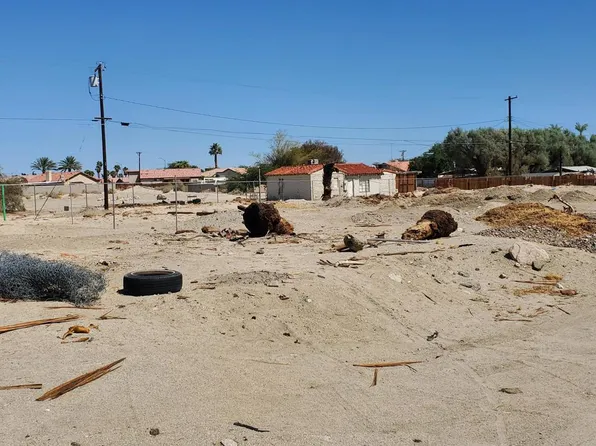 1 Date Garden Dr, Thousand Palms, CA 92276