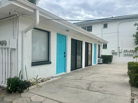 1st image of 135 6th Ave N #5
