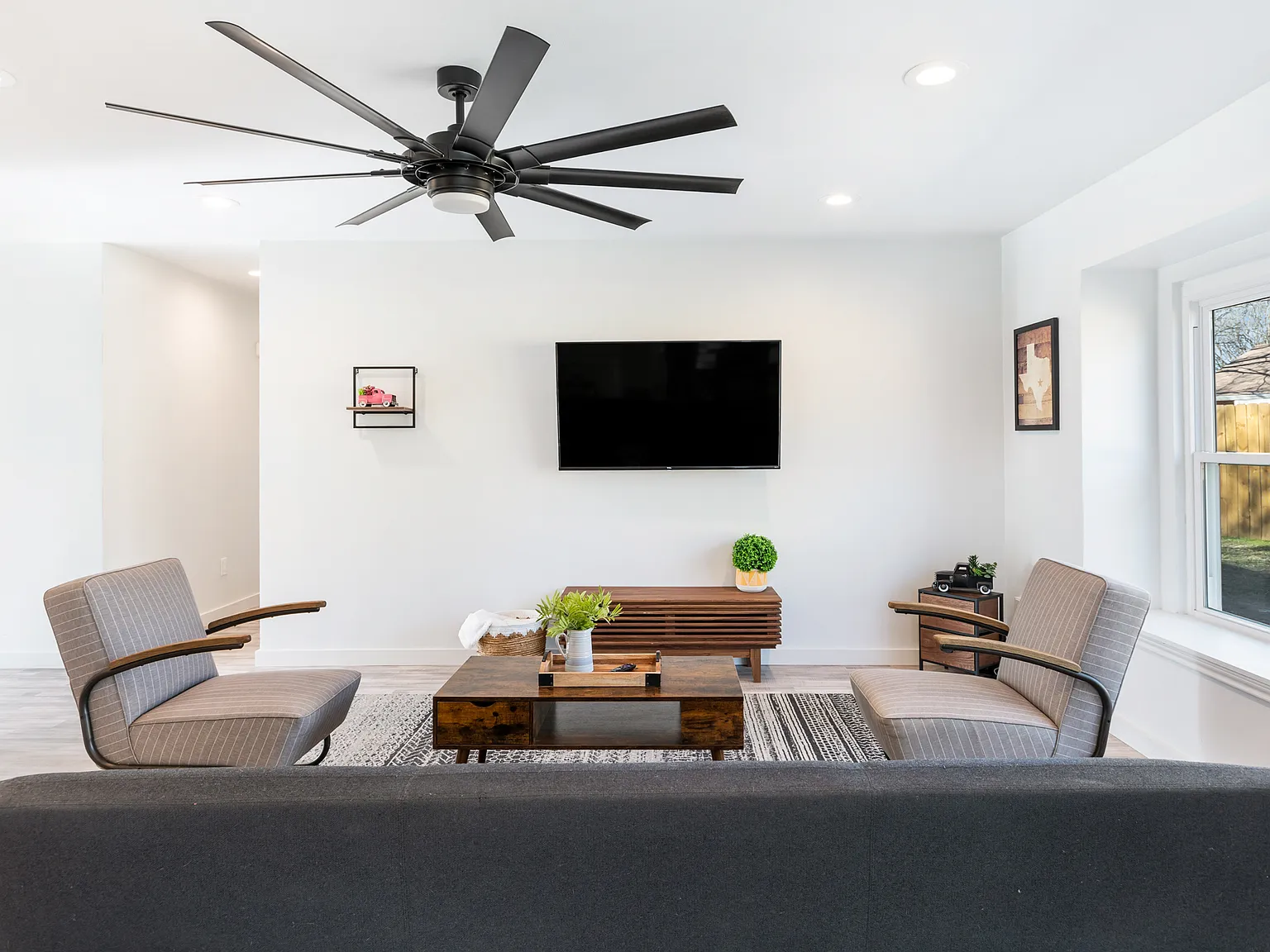 5 bed, 3.5 bath, 1692 sqft, $3,300 — Photo 4
