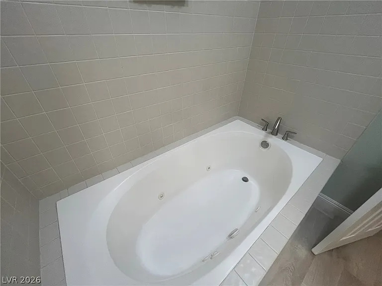 3611 Laguna Del Sol Dr — Photo 16