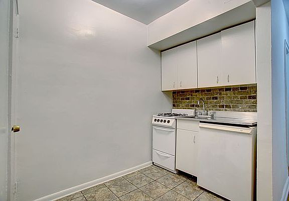 4th image of 44 W 72nd St #1E