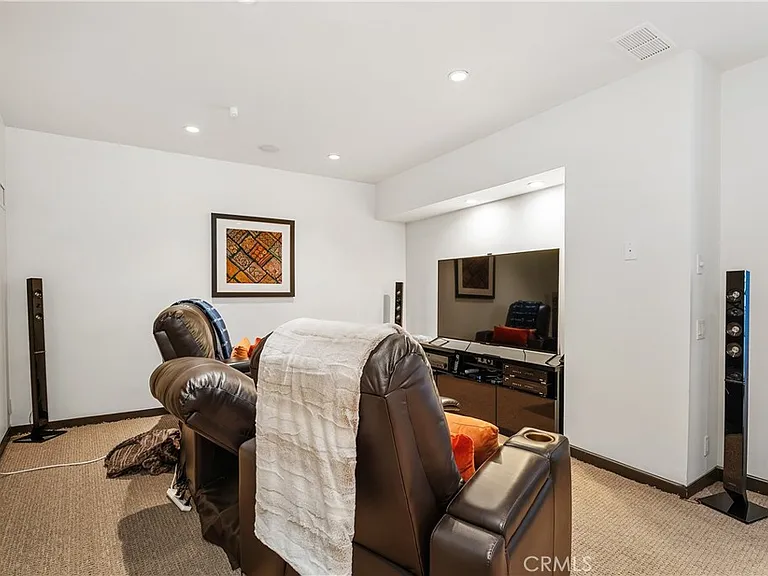 2378 Crestview Dr — Photo 16