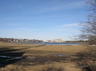 8 Davids Island Rd, Weymouth, MA 02191