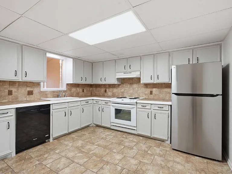 7911 Albany Ave #B — Photo 3