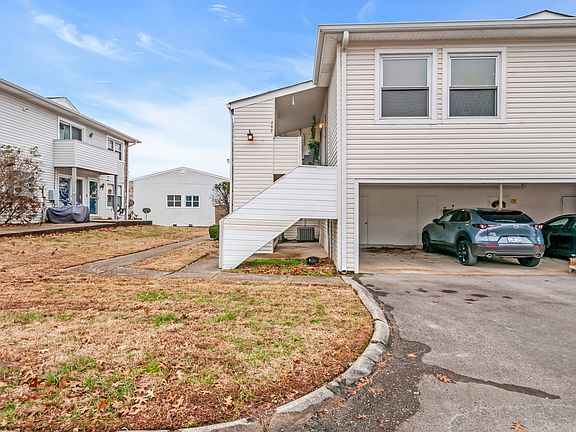 3rd image of 810 Bellevue Rd APT 242