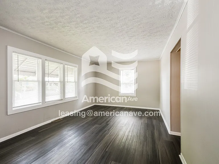 1525257_005_wm_-_living_room_12991460.jpg