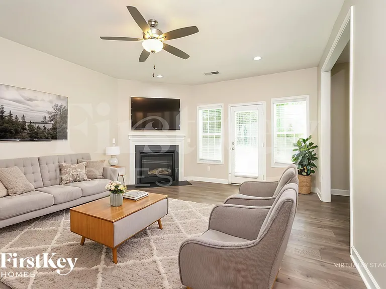 1818 Yarbrough Dr — Photo 4