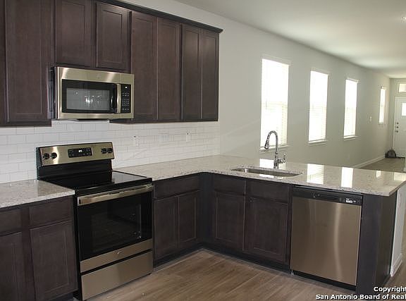 5th image of 237-239 Joseph Cir