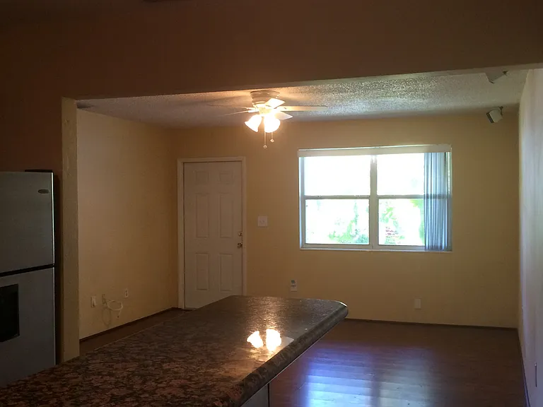 4901 SW 28th Ter — Photo 12