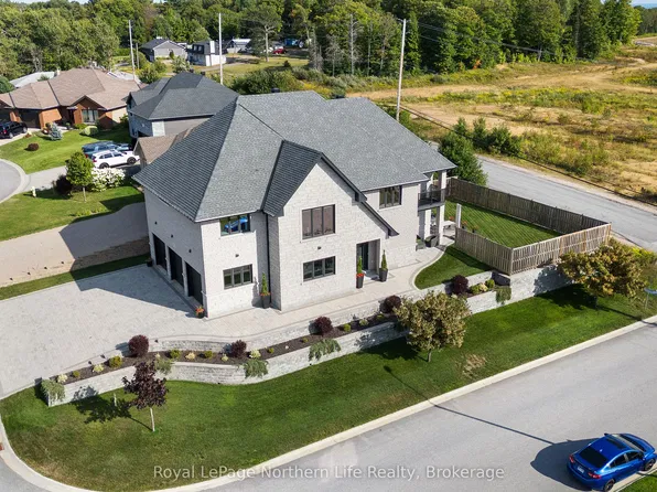 5 Zephyr Hts, North Bay, ON P1A 0E9