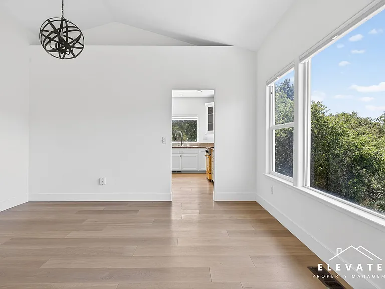 9400 Chalk Hill Rd — Photo 8