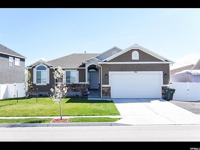 1st image of 914 N Petro Dr