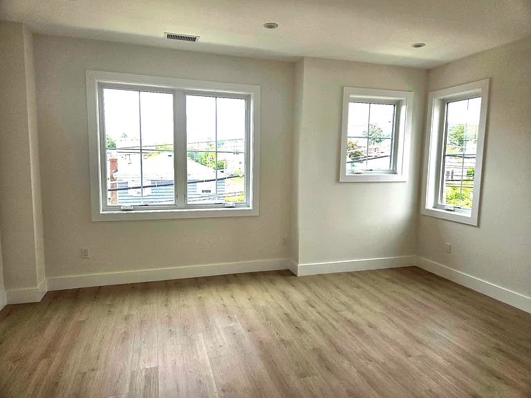 210 Underhill Ave — Photo 15