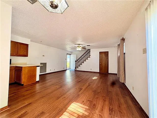 2 bed, 1.5 bath, 1200 sqft, $1,700 — Photo 3